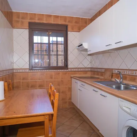 Casa Familiar Con Terraza Privada Cerca De Playas En Conil - Es-180-238 *